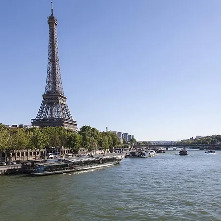 Eiffel Tower Brand New Cosy Flat