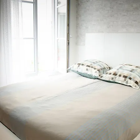 Eiffel Tower Brand New Cosy Flat